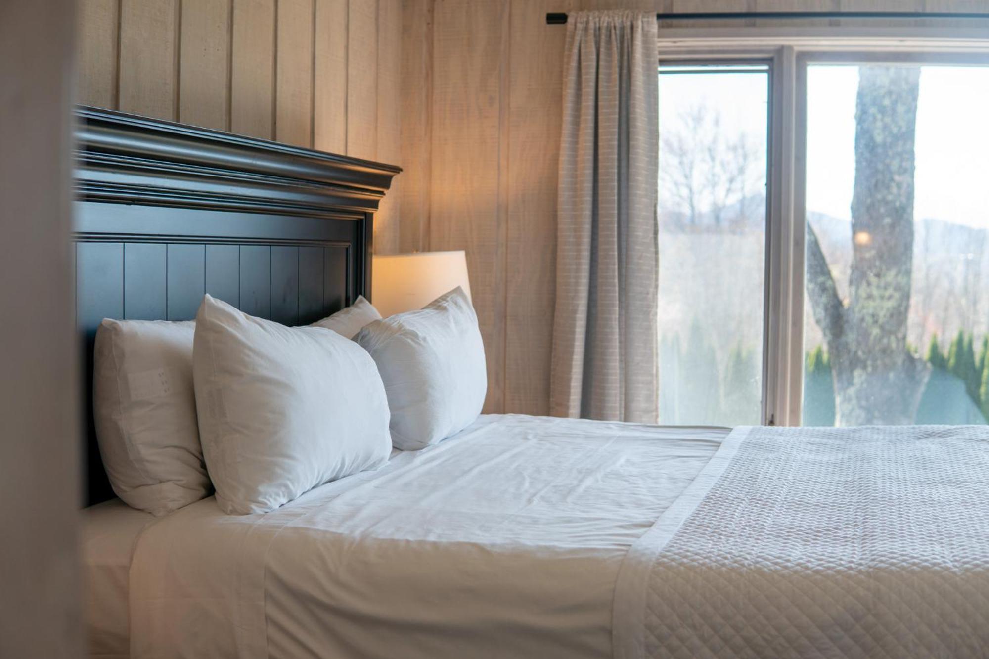 At Crestwood Inn 3*