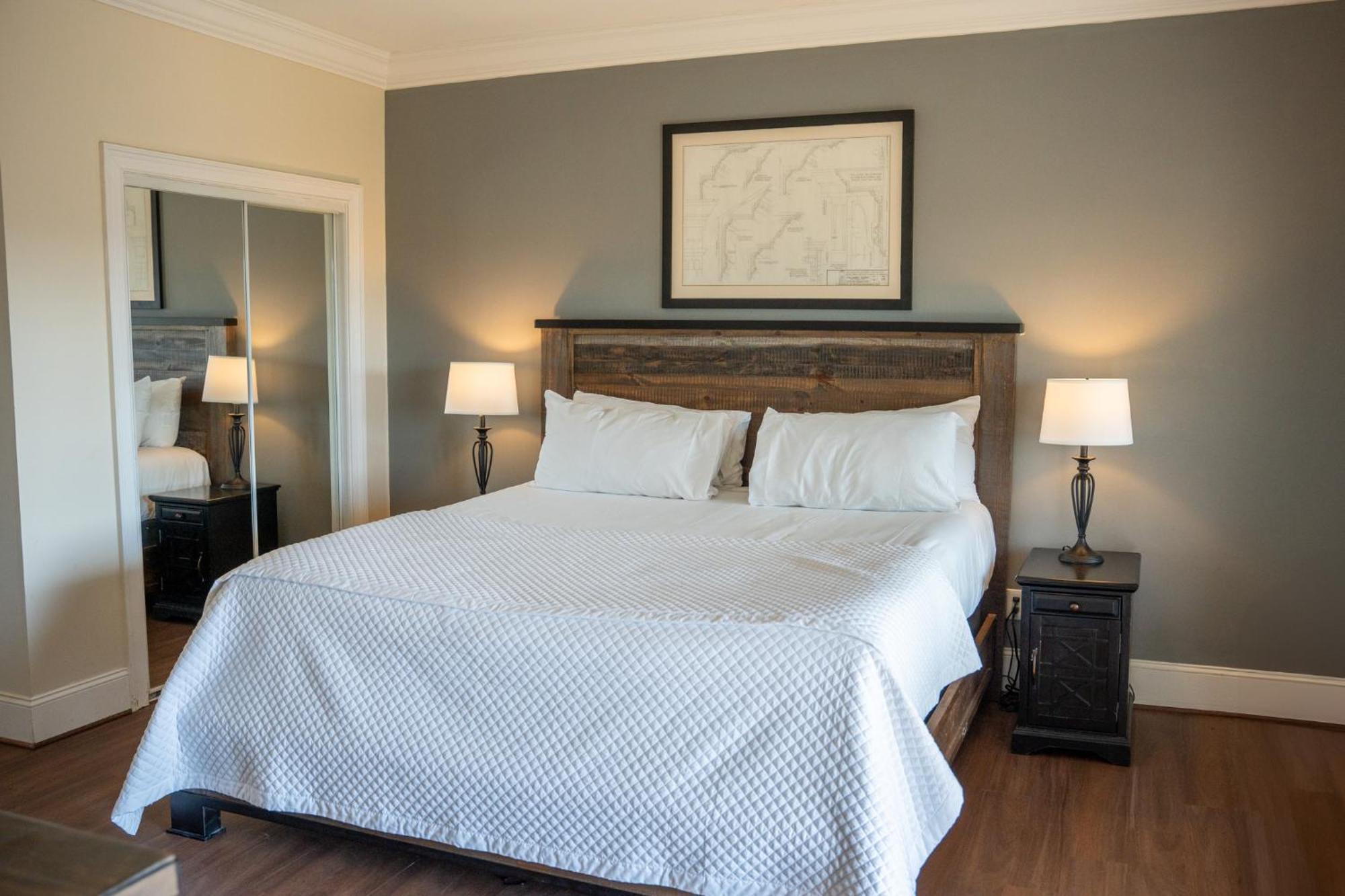 Inn At Crestwood