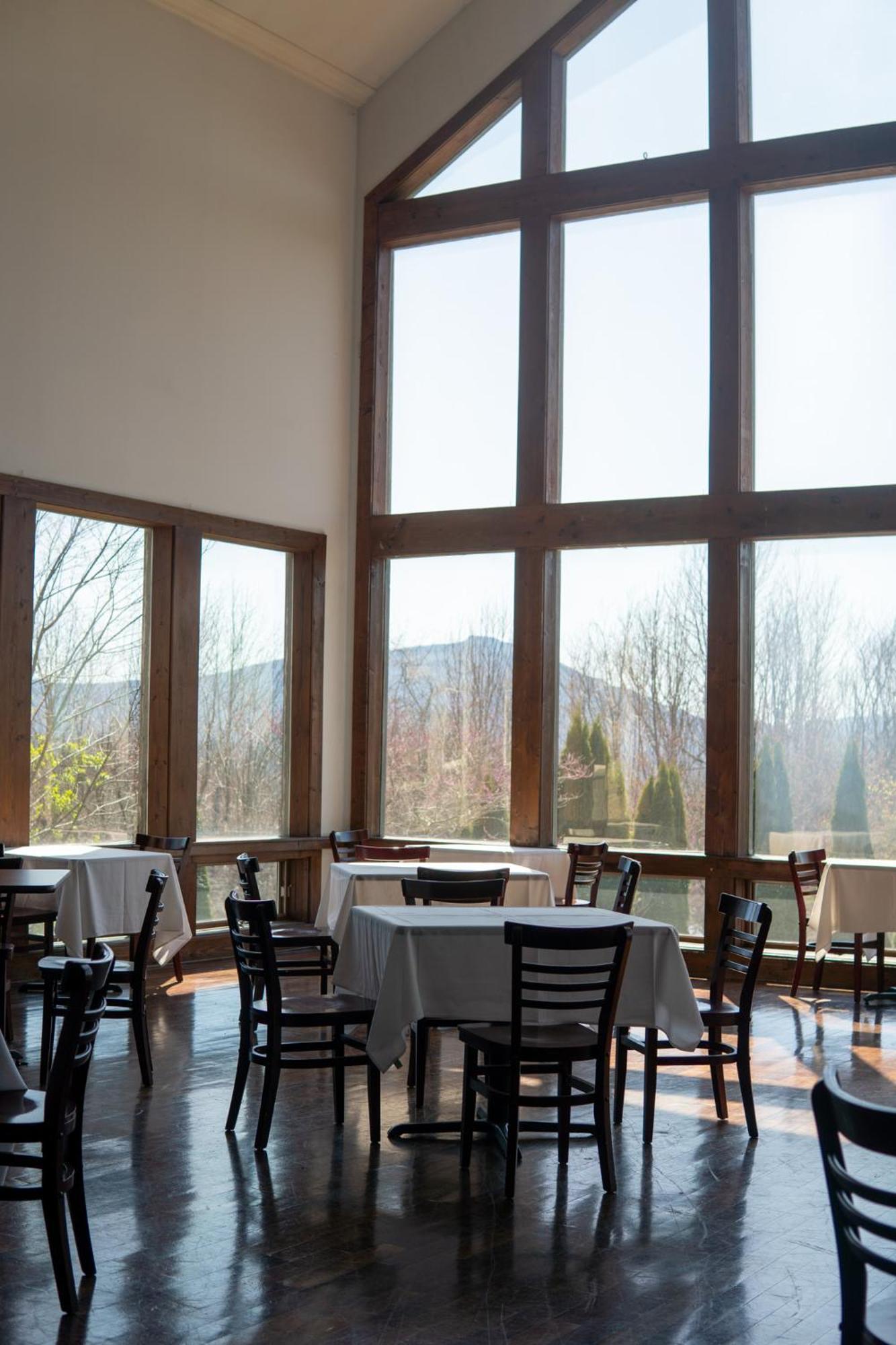 Inn At Crestwood 3*