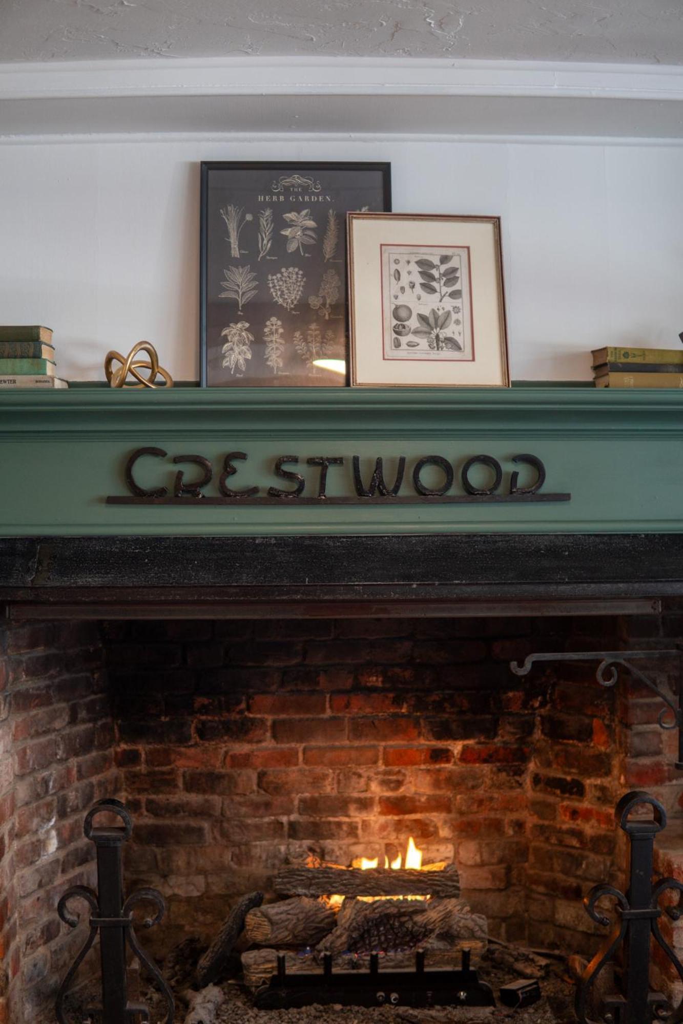 At Crestwood Inn 3*